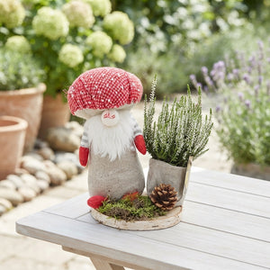 Outdoor Wooden Bark Arrangement with Gnome – 20cm
