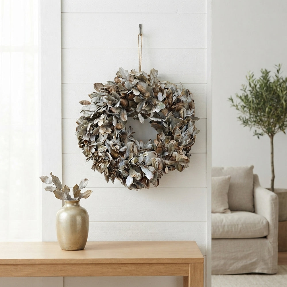Antique Caramel Wax Oak Wreath – 30cm
